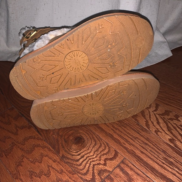Tan Ugg’s - Picture 5 of 5